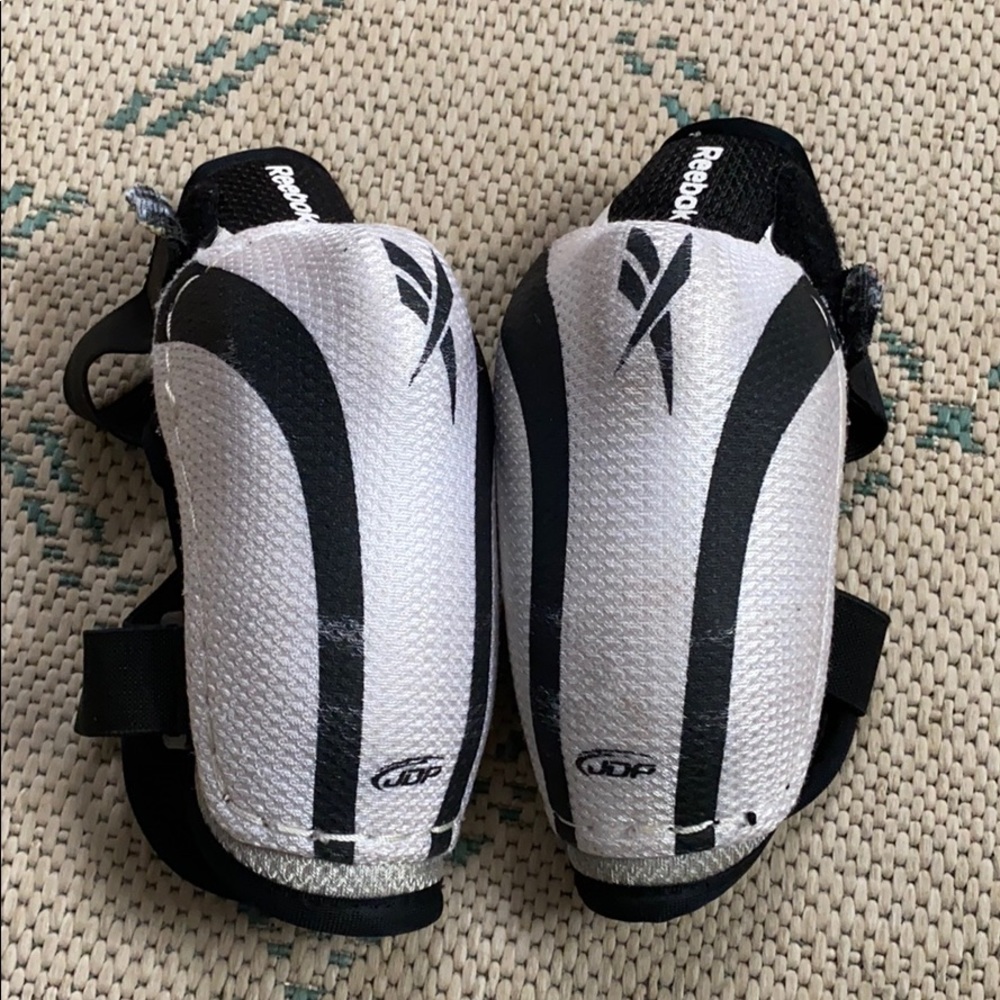 Youth hockey elbow pads